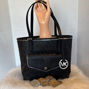 Michael Kors Jet Set Monogram Handbag EUC 11x9.5x5.5 💗👛NWT 18” Dustbag Incld💗👛💗